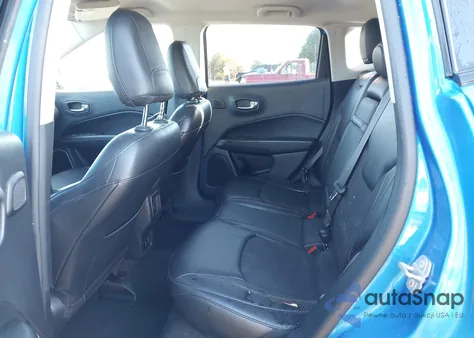 2018 Jeep Compass Latitude 4X4 z USA, uszkodzony, nr VIN 3C4NJDBB9JT314999